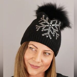 Ladies Winter Black knitted Beanie Sequins Hat & Fur Pom Pom And Mittens Set NWT